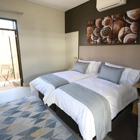 The Elegant Guesthouse Windhoek Exterior foto